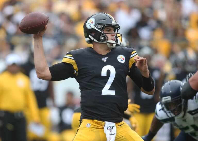 Mason Rudolph throws a pass against Seattle.